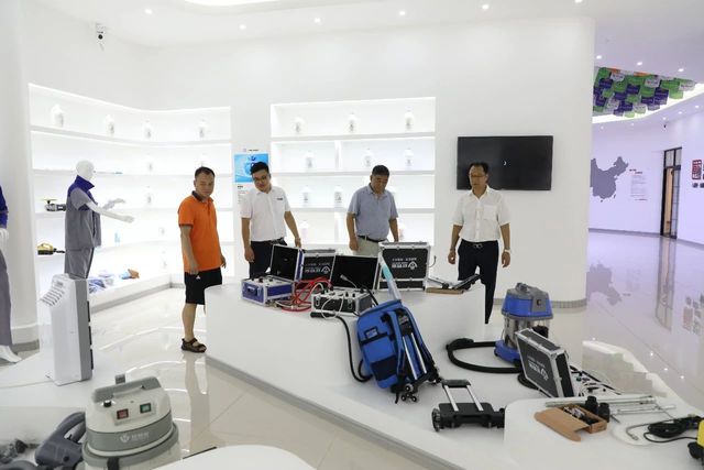 中國(guó)科學(xué)院專家參觀乾港集團(tuán) 中國(guó)科學(xué)院專家參觀乾港集團(tuán)